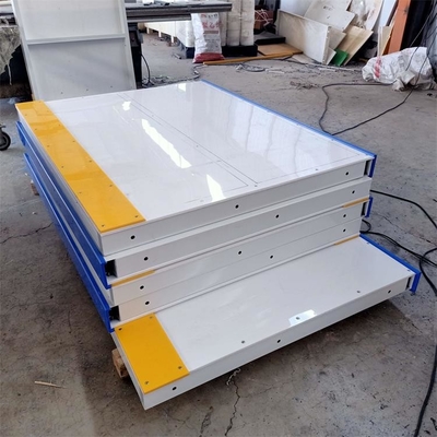 A barreira plástica Dasher de Floorball do HDPE embarca o sistema para acessórios da pista de patinagem