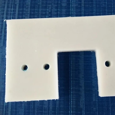 A pá UHMWPE branco do voo do transporte da fabricação do polietileno fez à máquina as peças