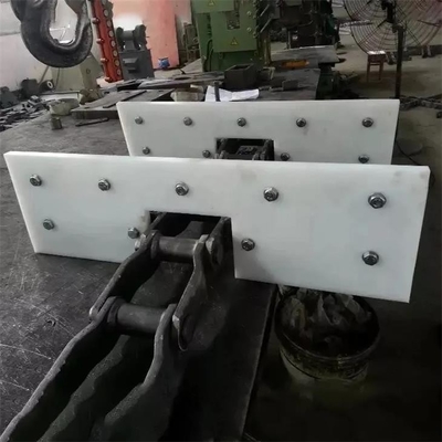 A pá UHMWPE branco do voo do transporte da fabricação do polietileno fez à máquina as peças