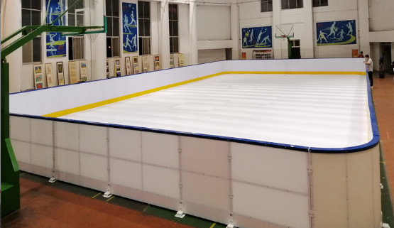 Fabricado na China Quintal pista de gelo campo de basquete portátil sintético UHMWPE folha de gelo pista de futebol de costa a costa aluguel